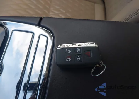 2018 Jaguar Xj Xjl Portfolio from USA, damaged, VIN SAJWJ2GD5J8W13814